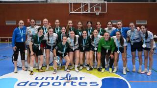 Veterinaria conquista el título de Fútbol Sala femenino en una final apasionante
